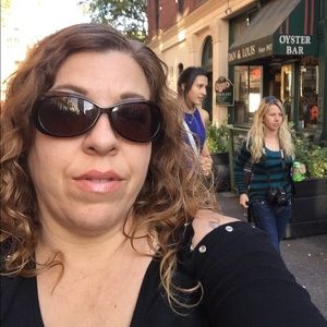 Meet your Posher, Nelia